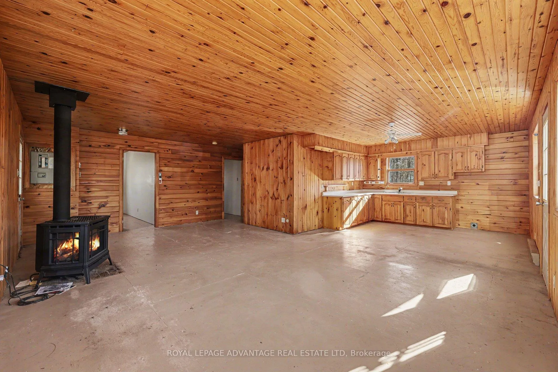 Photo 6 of 907 Lakeshore Boulevard, Tay Valley, Bathurst/Burgess & Sherbrooke (North Burgess) Twp — HOMEH