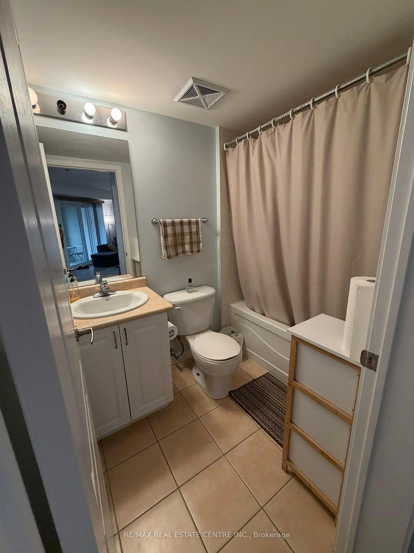 Photo 7 of Unit 307, 4 Dayspring Circle, Brampton, Goreway Drive Corridor — HOMEH