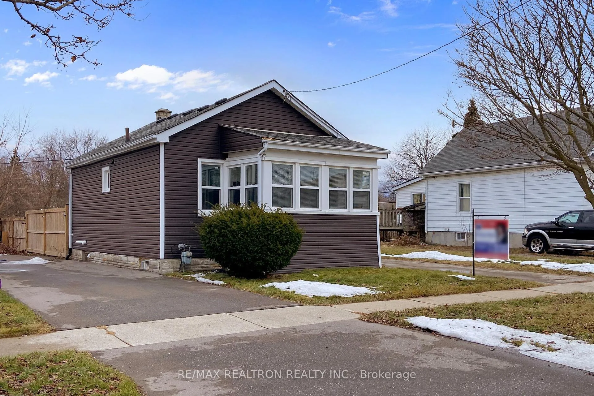 Photo 2 of 245 Quebec Street, Oshawa, Vanier — HOMEH