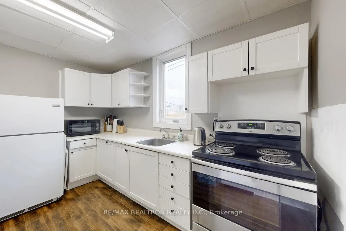 Photo 11 of 245 Quebec Street, Oshawa, Vanier — HOMEH