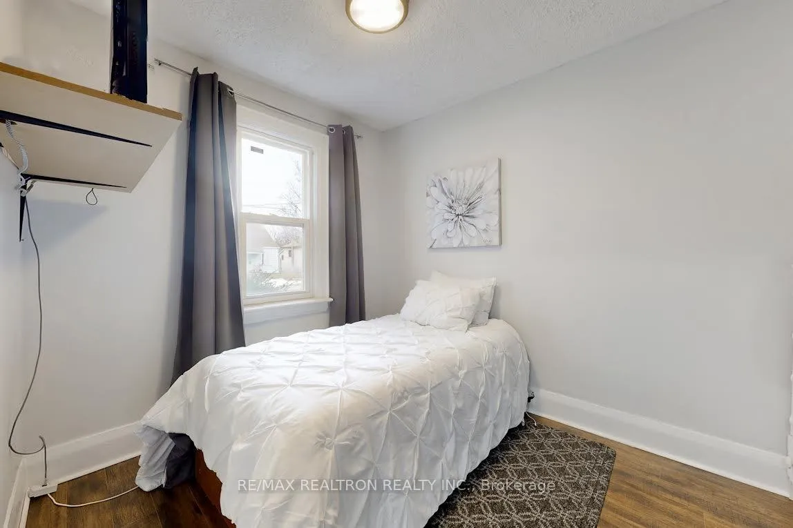 Photo 16 of 245 Quebec Street, Oshawa, Vanier — HOMEH