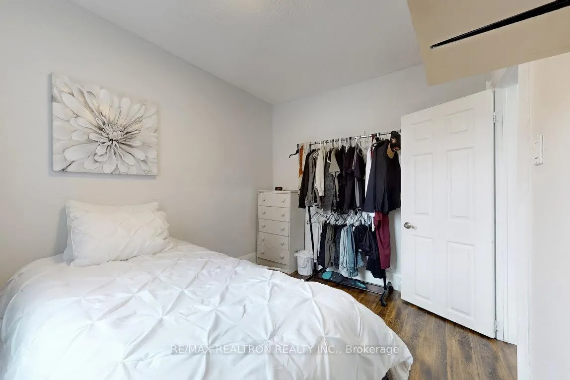 Photo 17 of 245 Quebec Street, Oshawa, Vanier — HOMEH