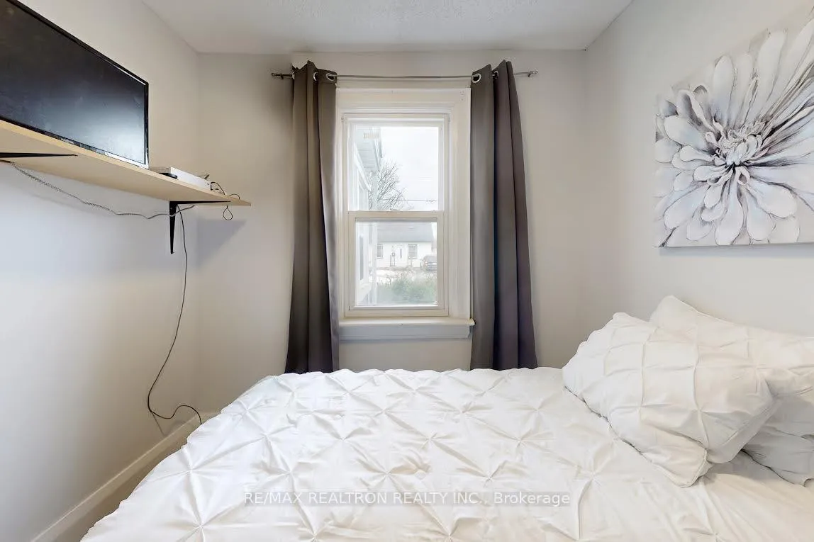 Photo 18 of 245 Quebec Street, Oshawa, Vanier — HOMEH
