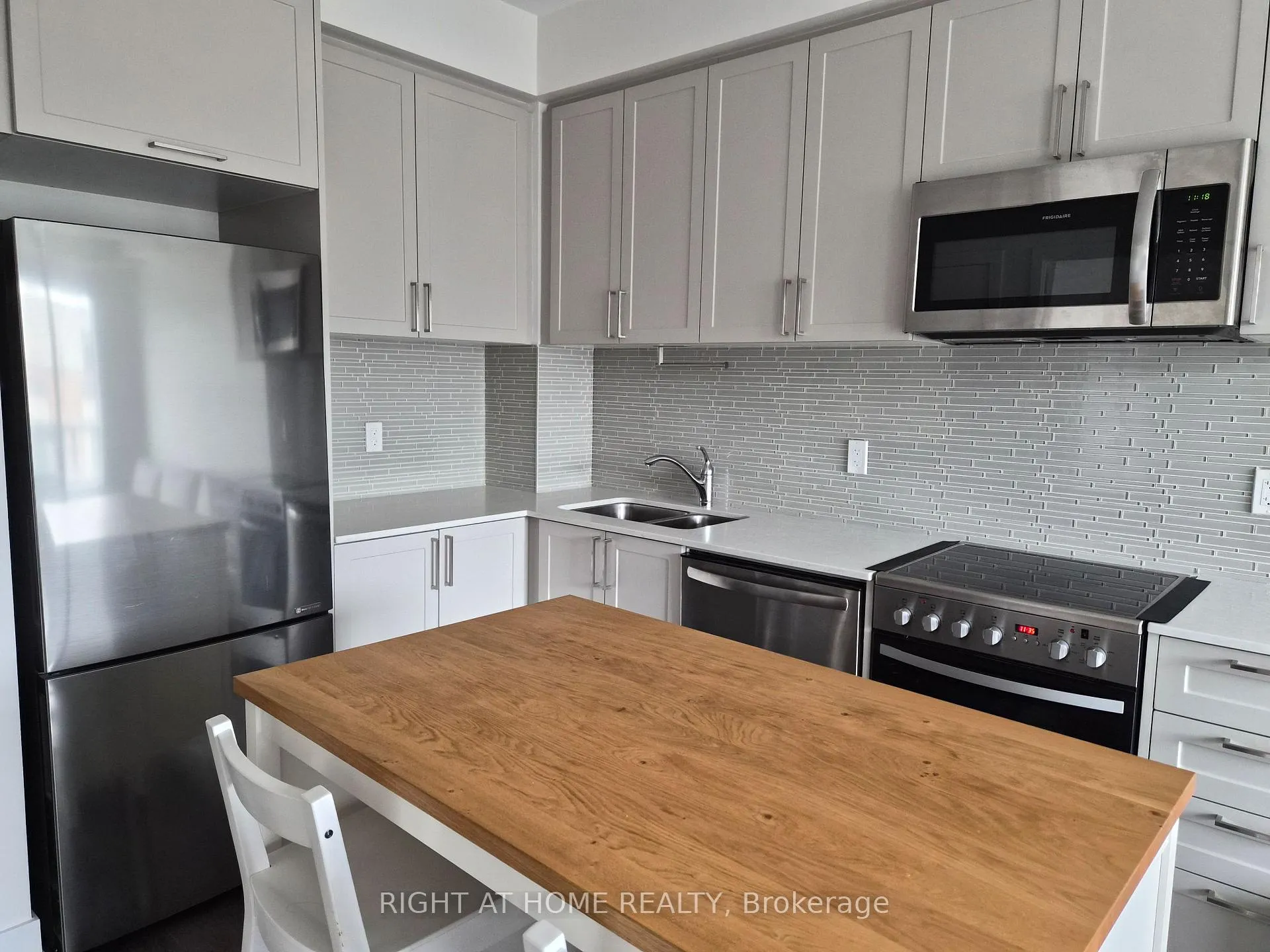 Photo 5 of Unit 318W, 268 Buchanan Drive, Markham, Unionville — HOMEH