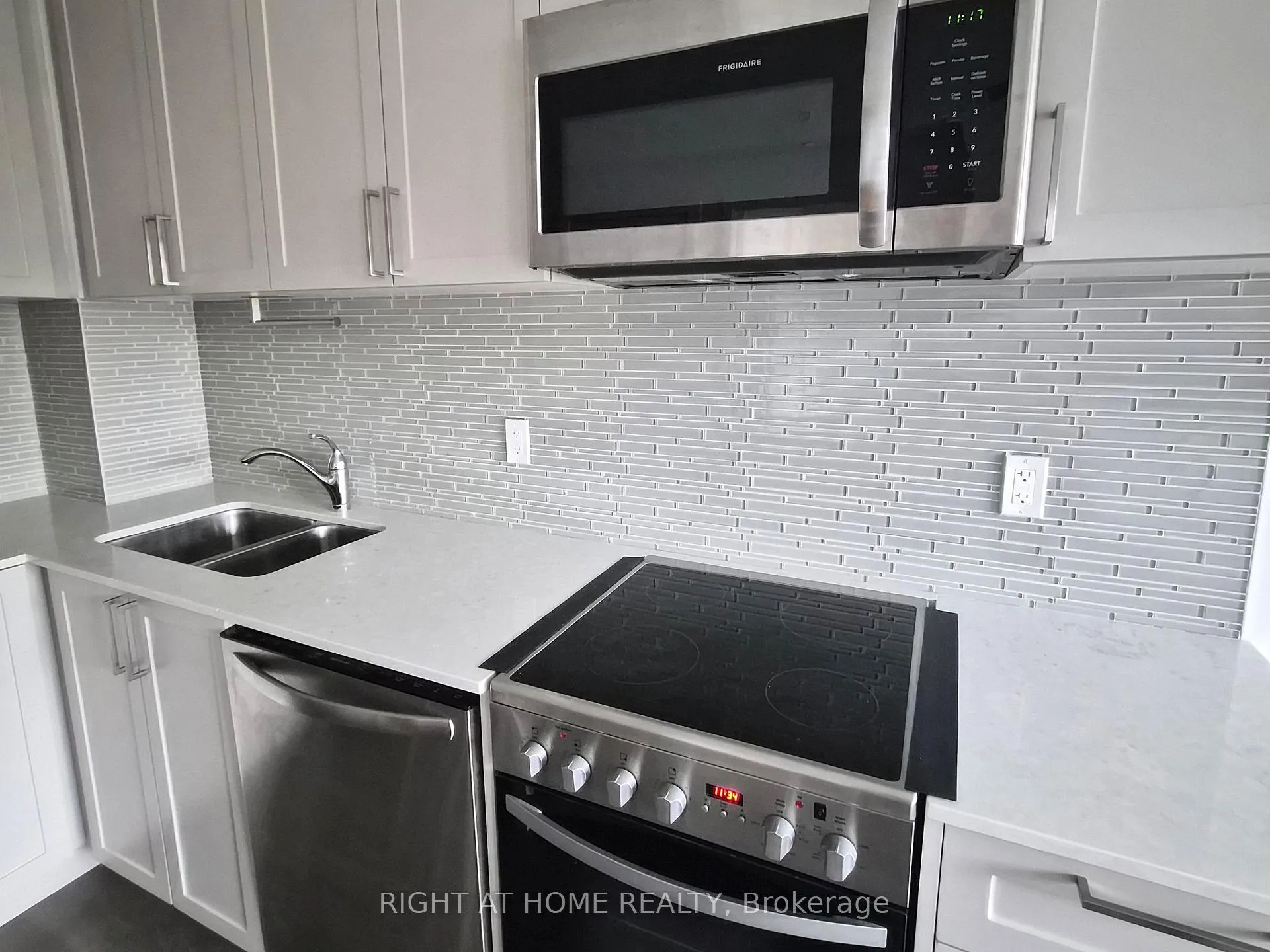 Photo 6 of Unit 318W, 268 Buchanan Drive, Markham, Unionville — HOMEH