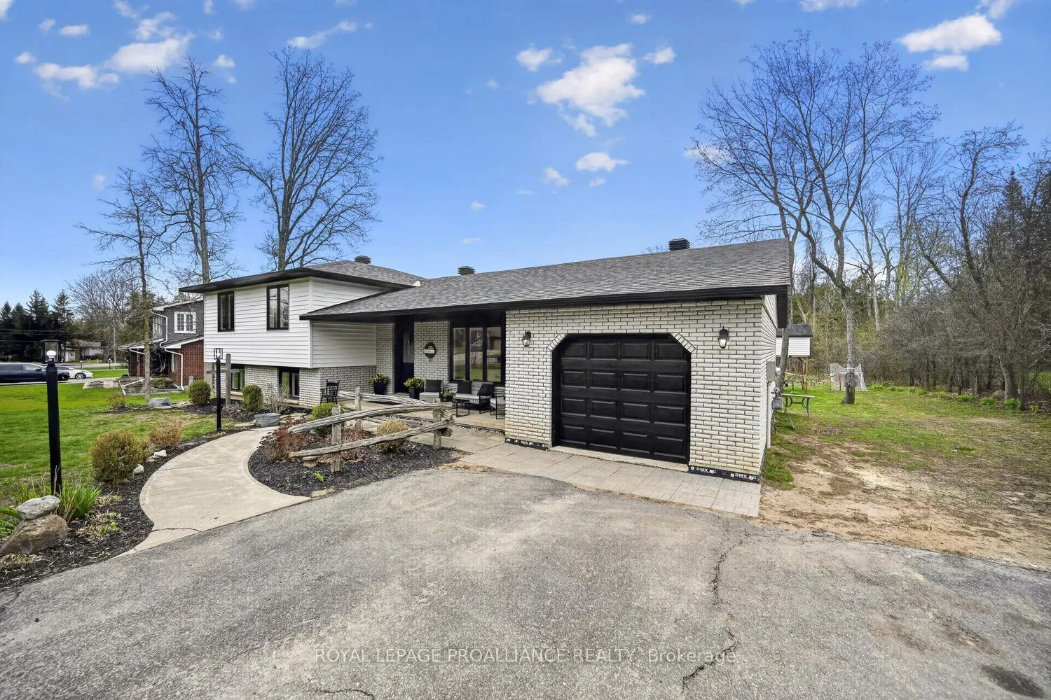 Photo 2 of 9 Willow Drive, Augusta, Augusta Twp — HOMEH