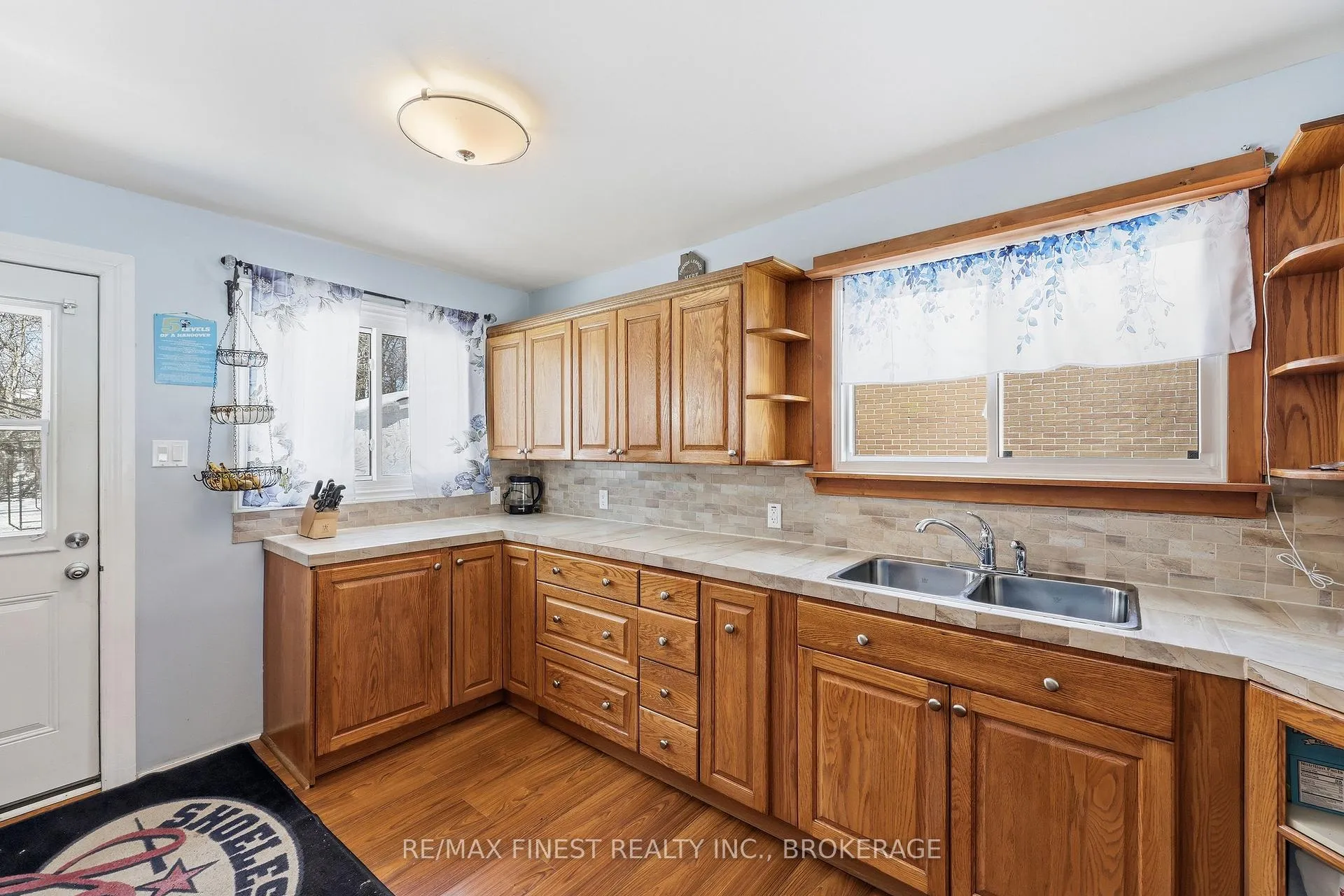 Photo 11 of 676 Laurier Boulevard, Brockville — HOMEH