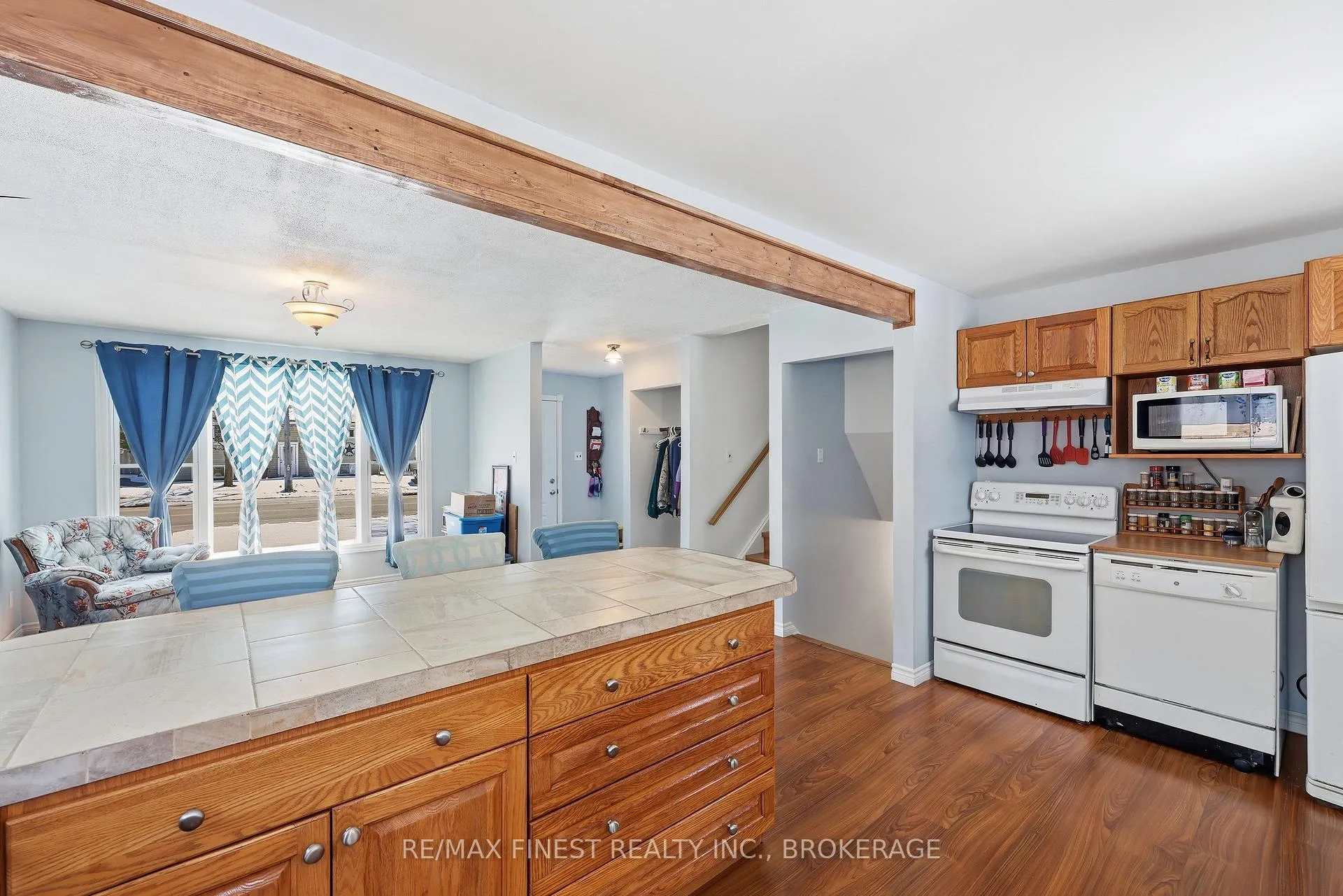 Photo 13 of 676 Laurier Boulevard, Brockville — HOMEH