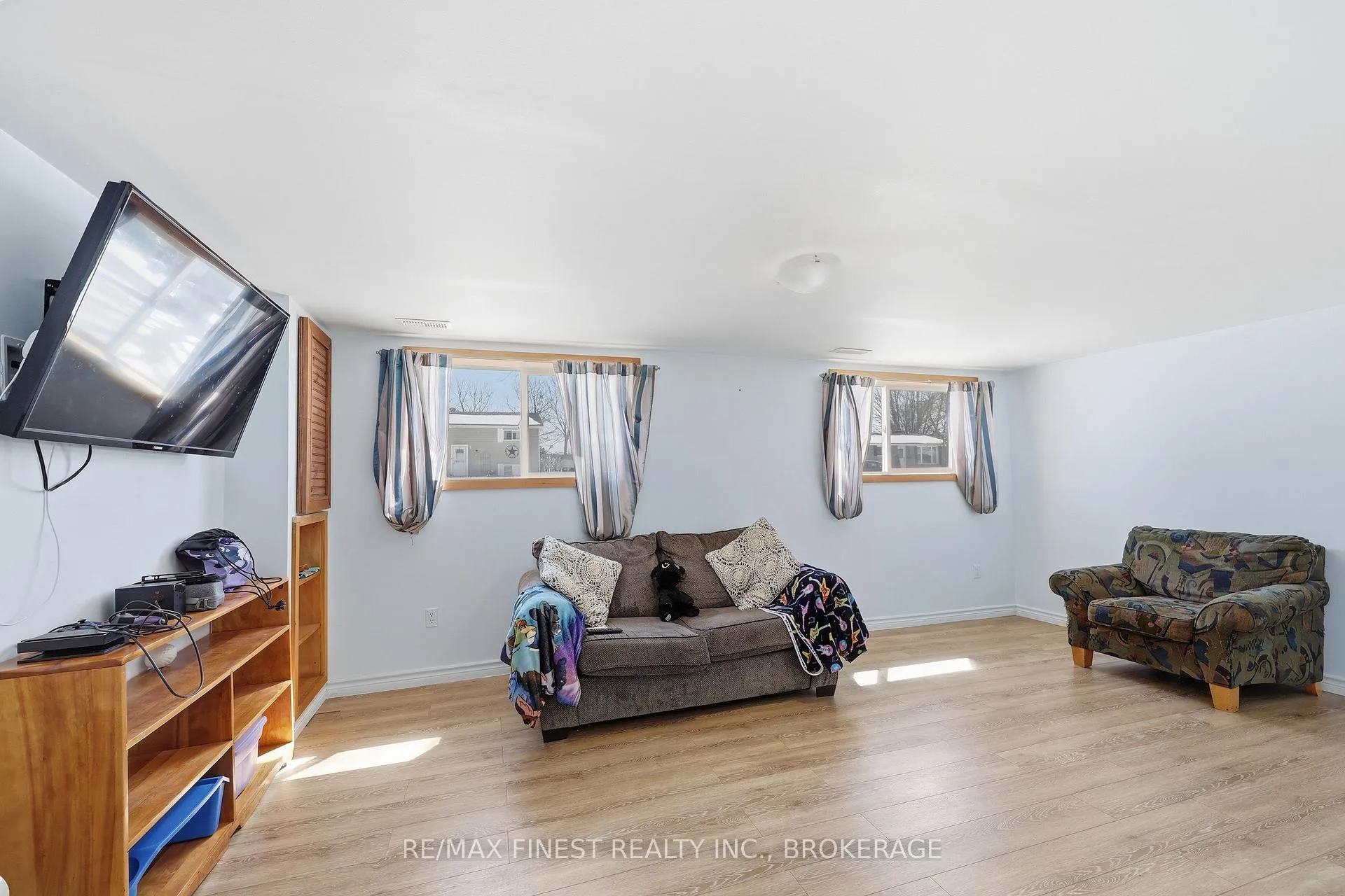 Photo 24 of 676 Laurier Boulevard, Brockville — HOMEH