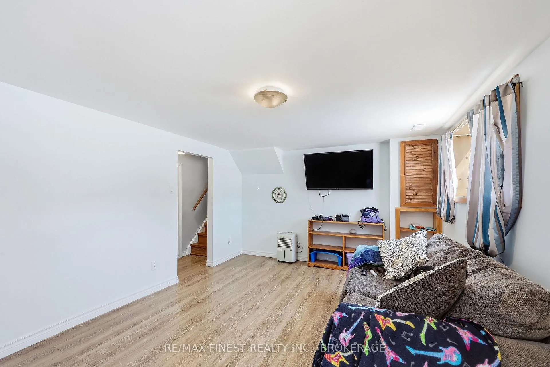 Photo 25 of 676 Laurier Boulevard, Brockville — HOMEH