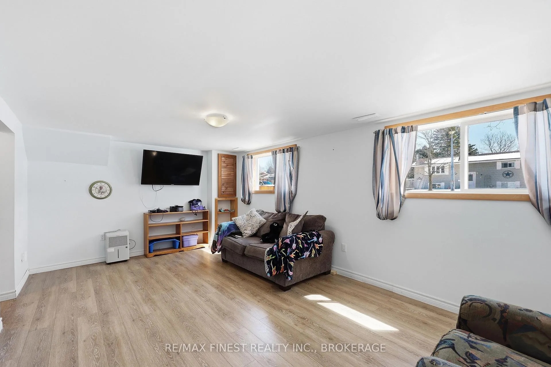 Photo 26 of 676 Laurier Boulevard, Brockville — HOMEH