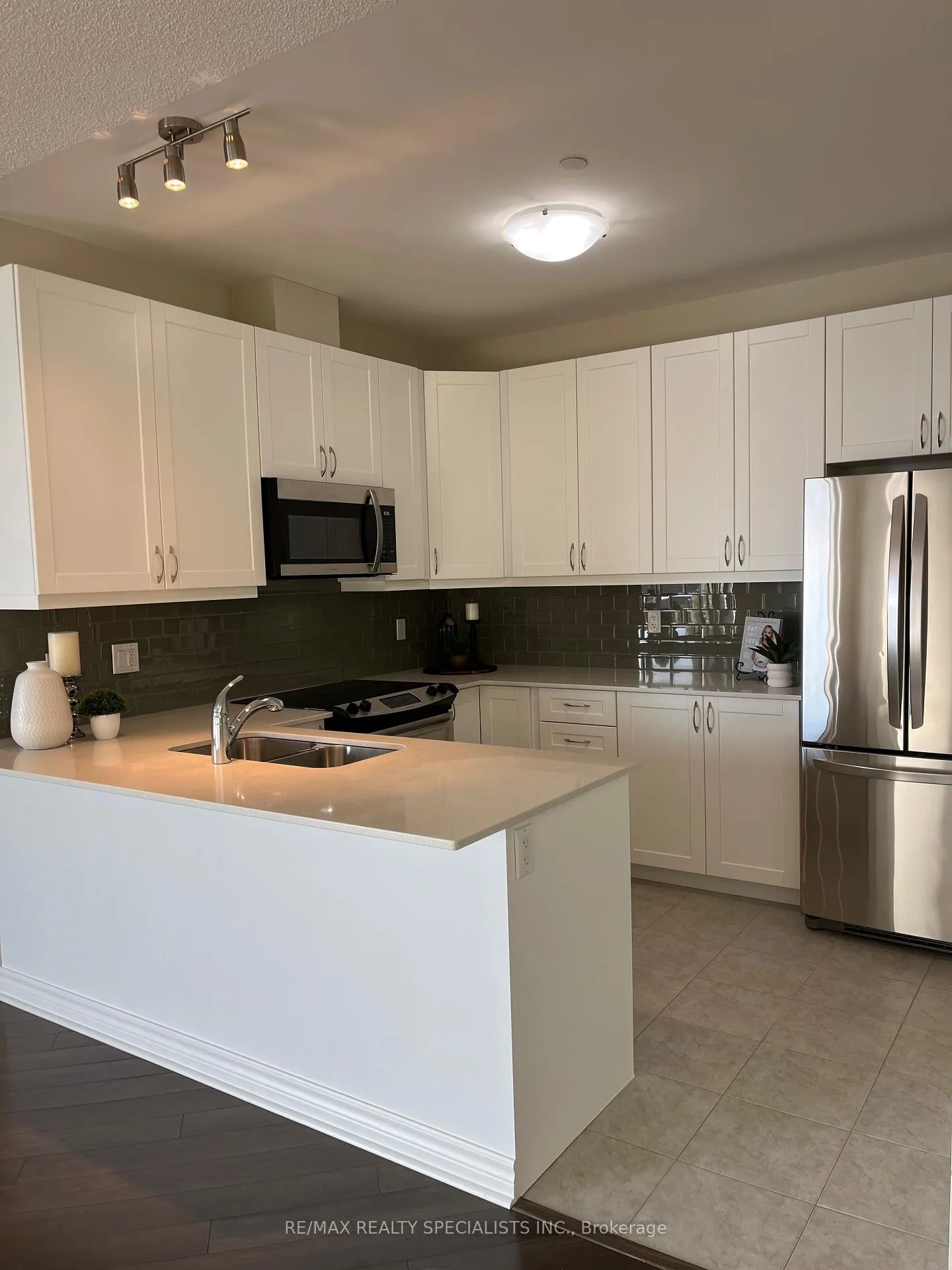 Front of Unit 609, 33 Whitmer Street