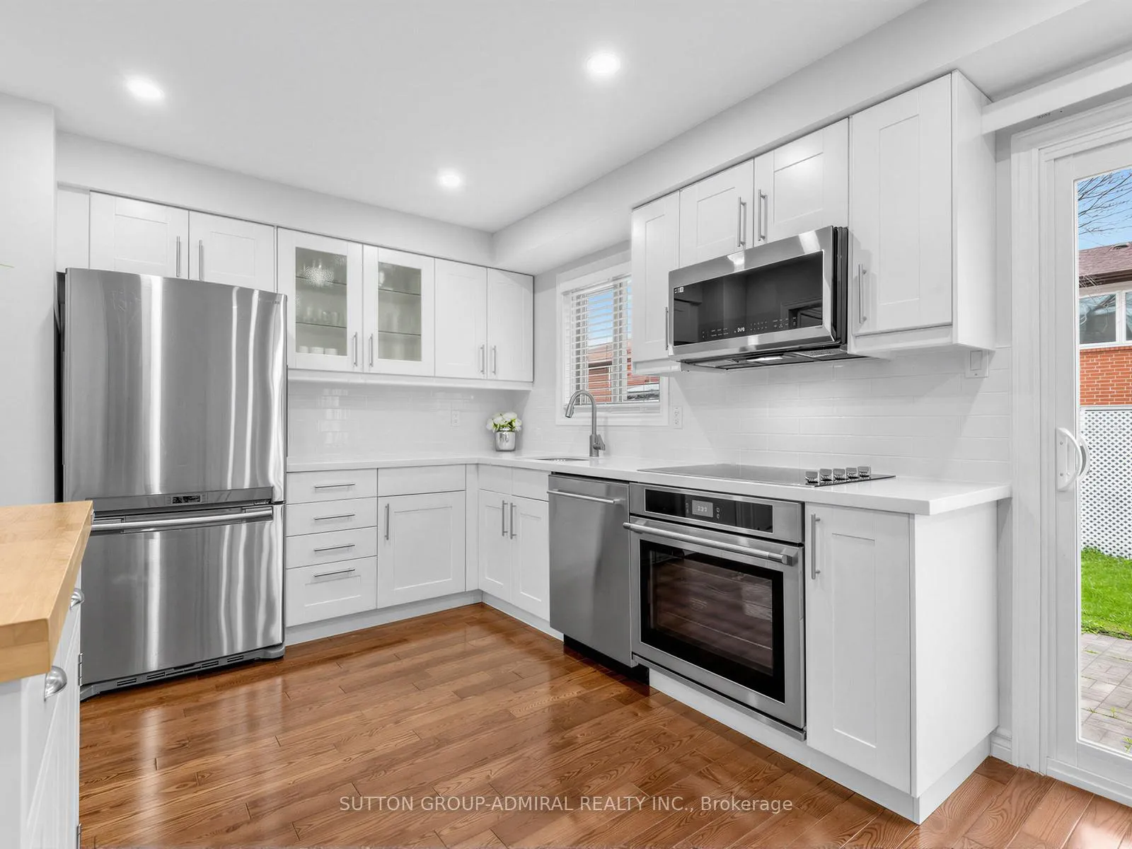 Photo 2 of 155 Mabley Crescent, Vaughan, Lakeview Estates — HOMEH