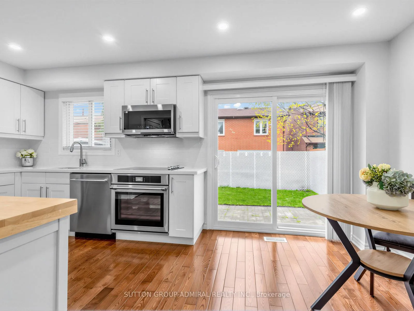 Photo 3 of 155 Mabley Crescent, Vaughan, Lakeview Estates — HOMEH