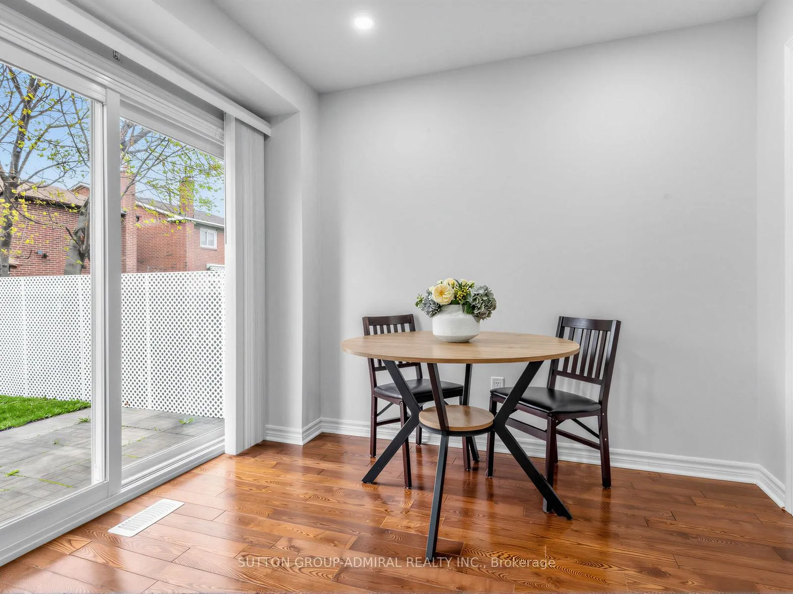 Photo 4 of 155 Mabley Crescent, Vaughan, Lakeview Estates — HOMEH