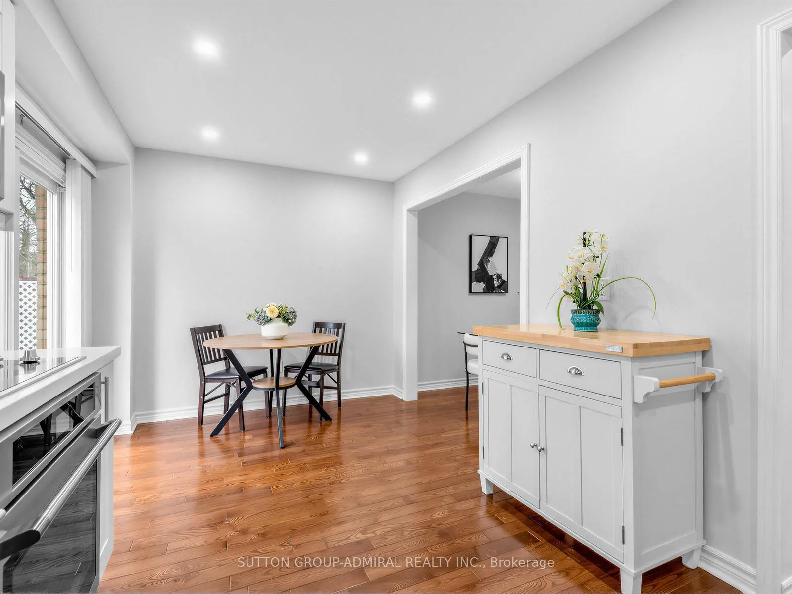 Photo 5 of 155 Mabley Crescent, Vaughan, Lakeview Estates — HOMEH