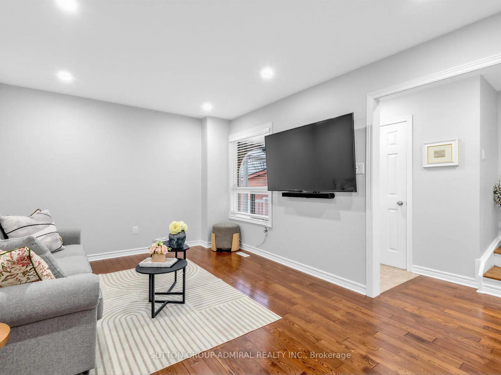 Photo 12 of 155 Mabley Crescent, Vaughan, Lakeview Estates — HOMEH