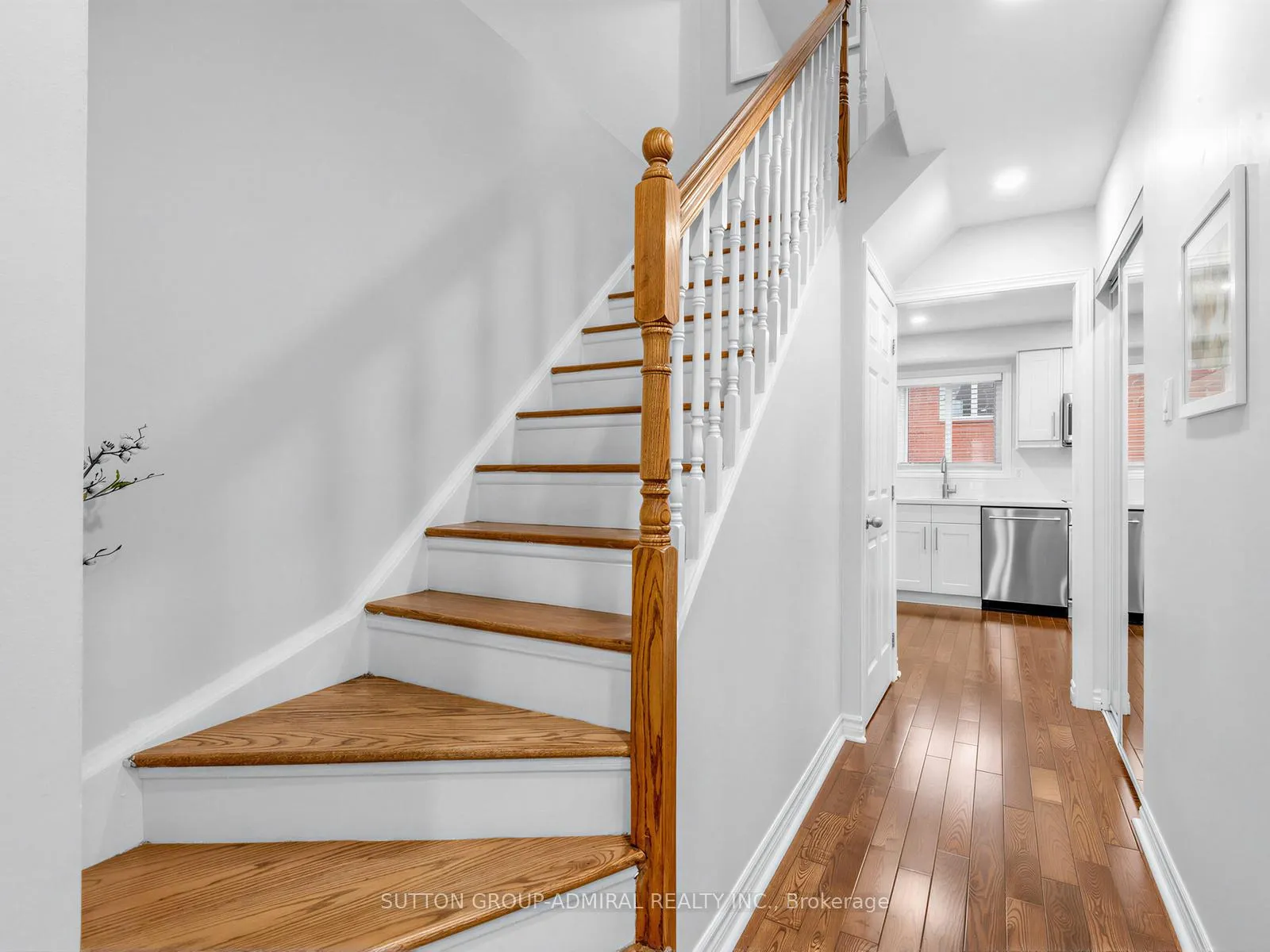 Photo 14 of 155 Mabley Crescent, Vaughan, Lakeview Estates — HOMEH