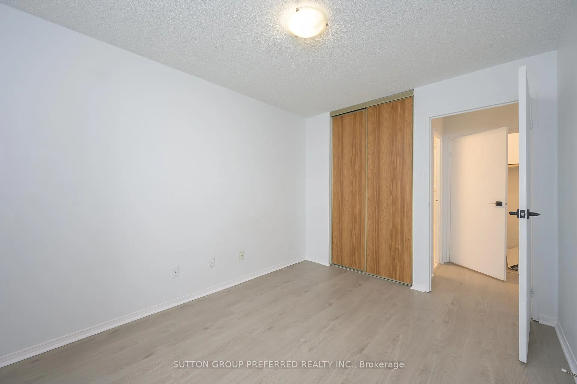 Photo 11 of Unit 404, 1105 Jalna Boulevard, London, South X — HOMEH