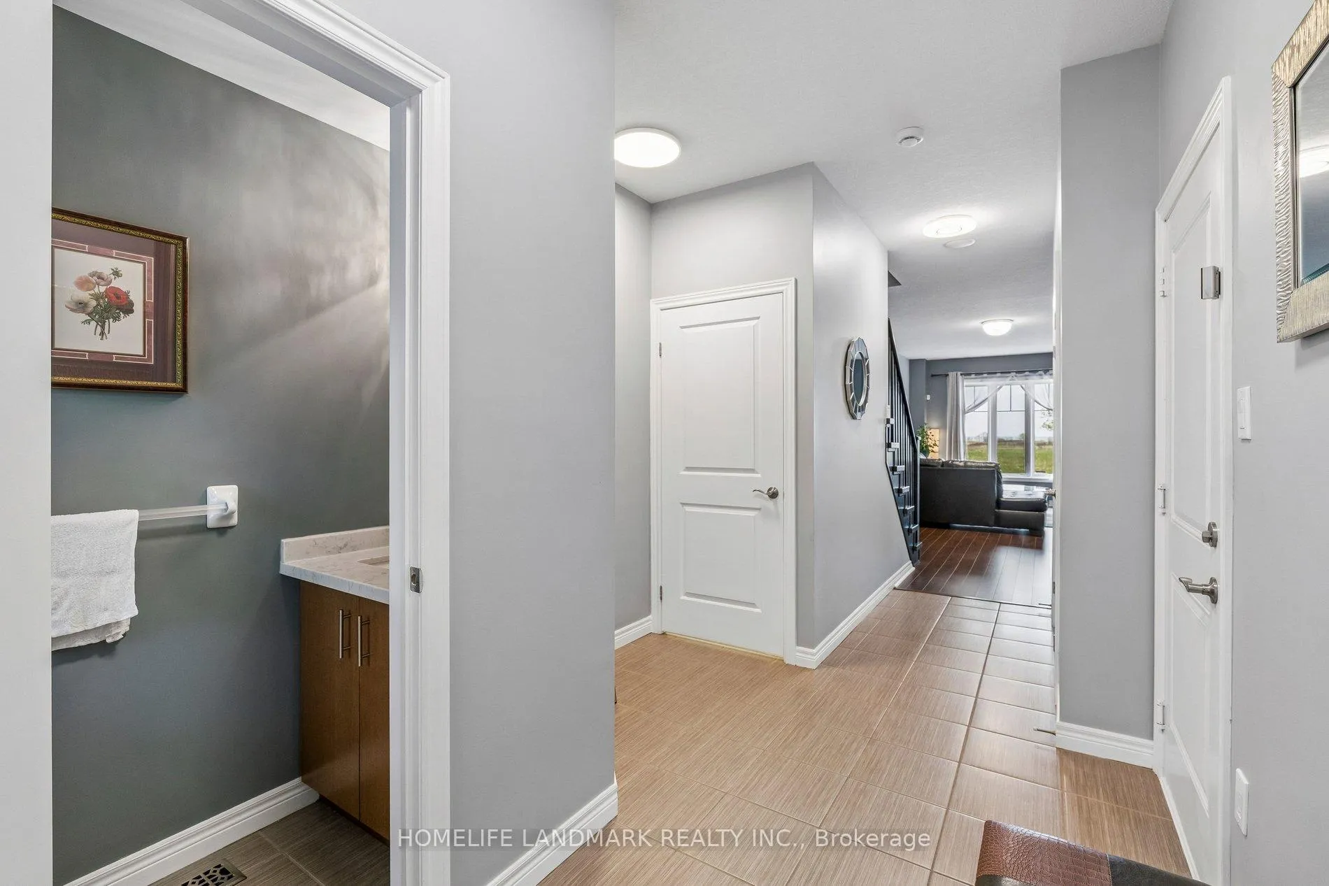 Photo 4 of Unit 2, 7 Lakelawn Road, Grimsby, Grimsby Beach — HOMEH