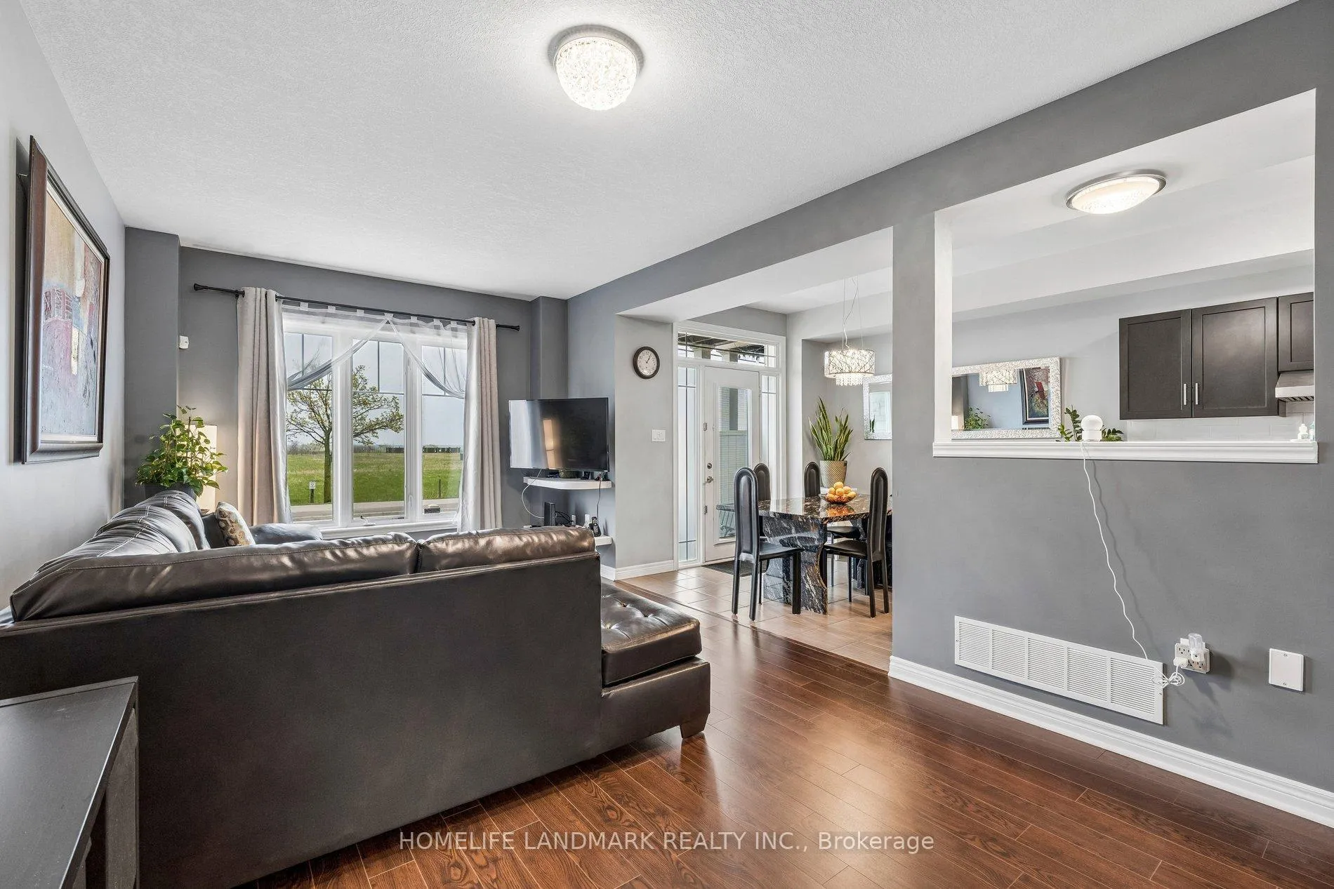 Photo 5 of Unit 2, 7 Lakelawn Road, Grimsby, Grimsby Beach — HOMEH