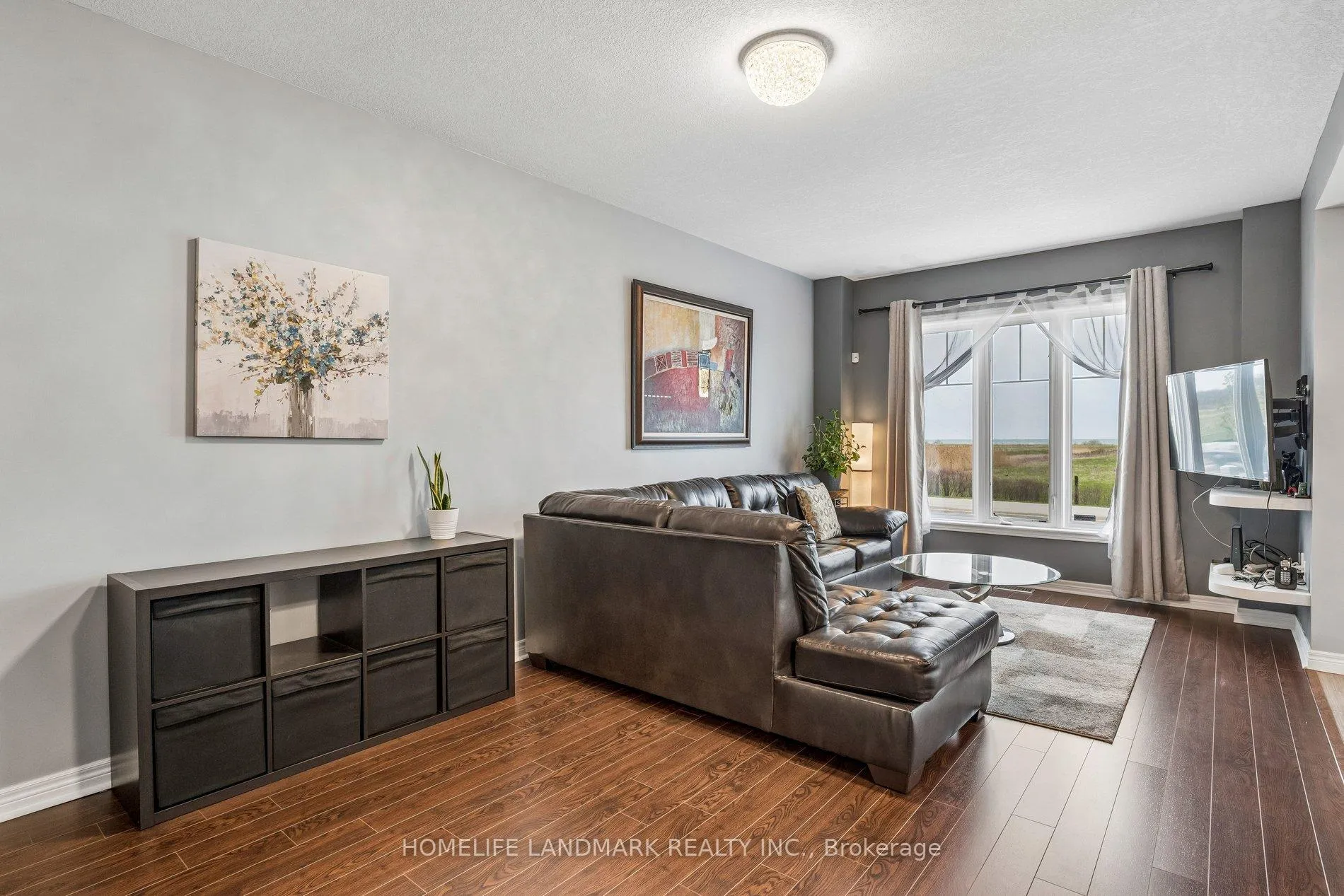 Photo 6 of Unit 2, 7 Lakelawn Road, Grimsby, Grimsby Beach — HOMEH