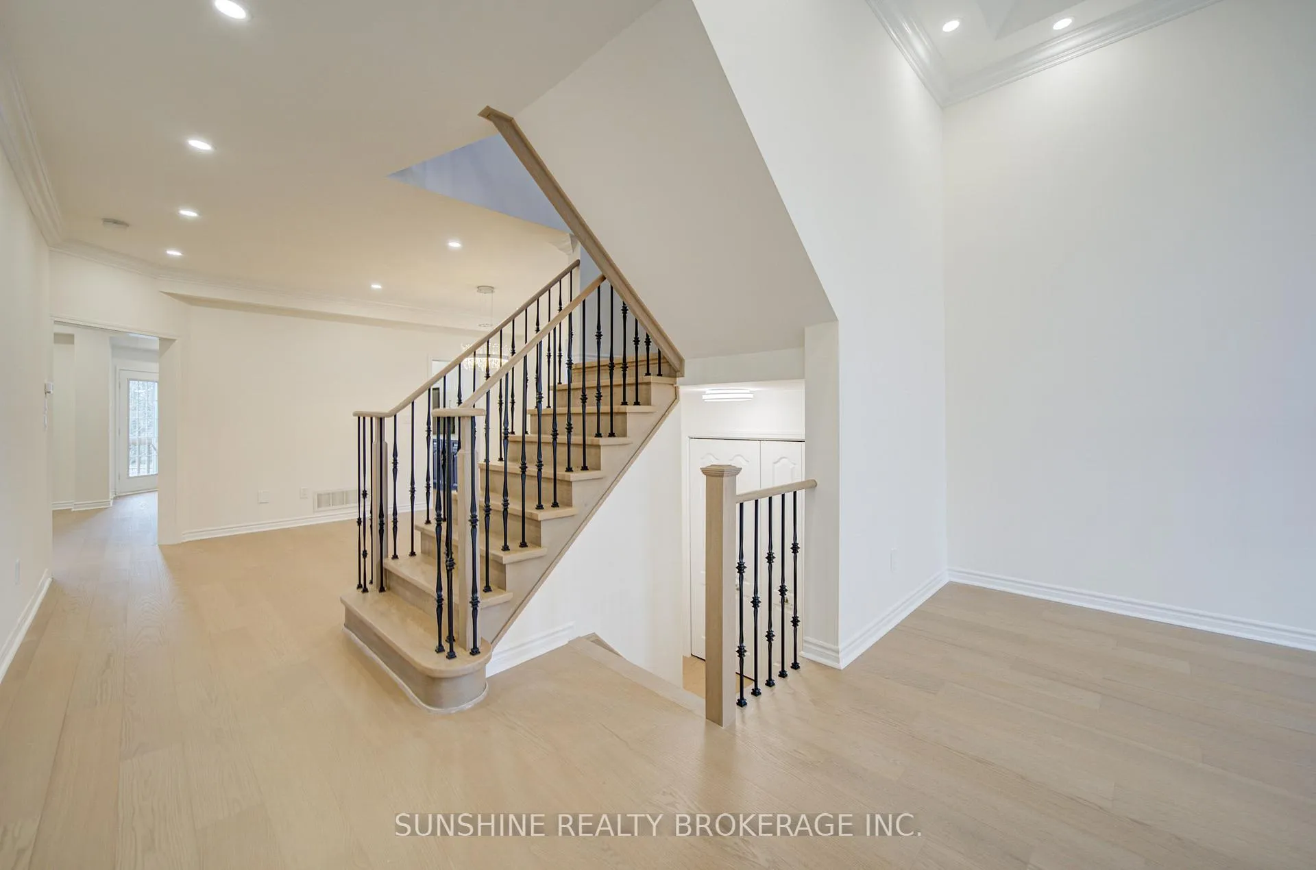 Photo 6 of 58 Chalone Crescent, Vaughan, Sonoma Heights — HOMEH