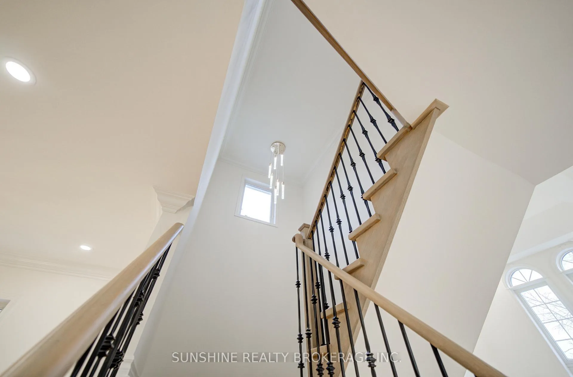 Photo 7 of 58 Chalone Crescent, Vaughan, Sonoma Heights — HOMEH