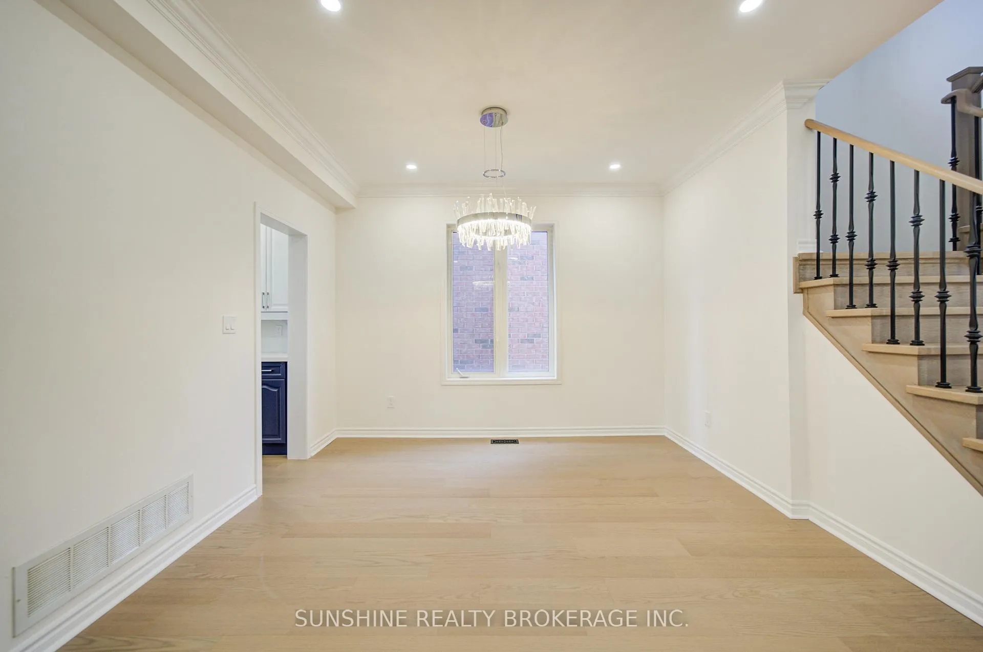 Photo 9 of 58 Chalone Crescent, Vaughan, Sonoma Heights — HOMEH