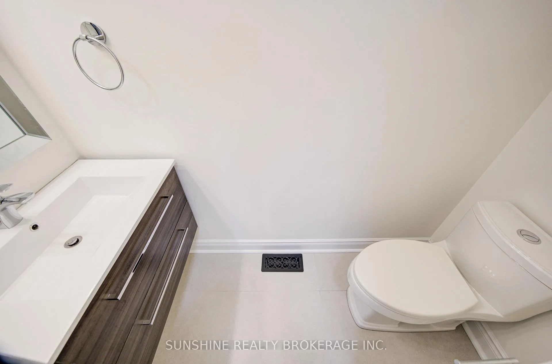 Photo 12 of 58 Chalone Crescent, Vaughan, Sonoma Heights — HOMEH