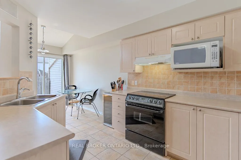 Photo 13 of 15 Calaveras Avenue S, Ottawa, Barrhaven - Longfields — HOMEH