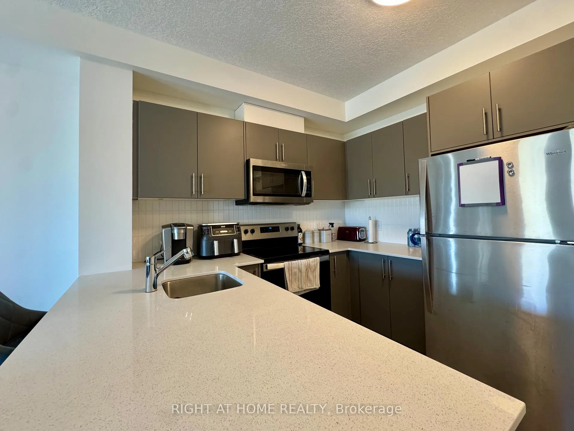 Photo 3 of Unit 401, 1101 Lackner Place, Kitchener, Grand River North — HOMEH