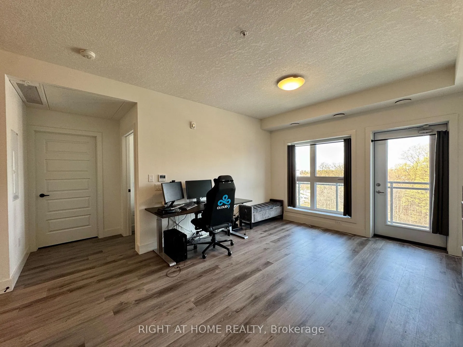 Photo 6 of Unit 401, 1101 Lackner Place, Kitchener, Grand River North — HOMEH