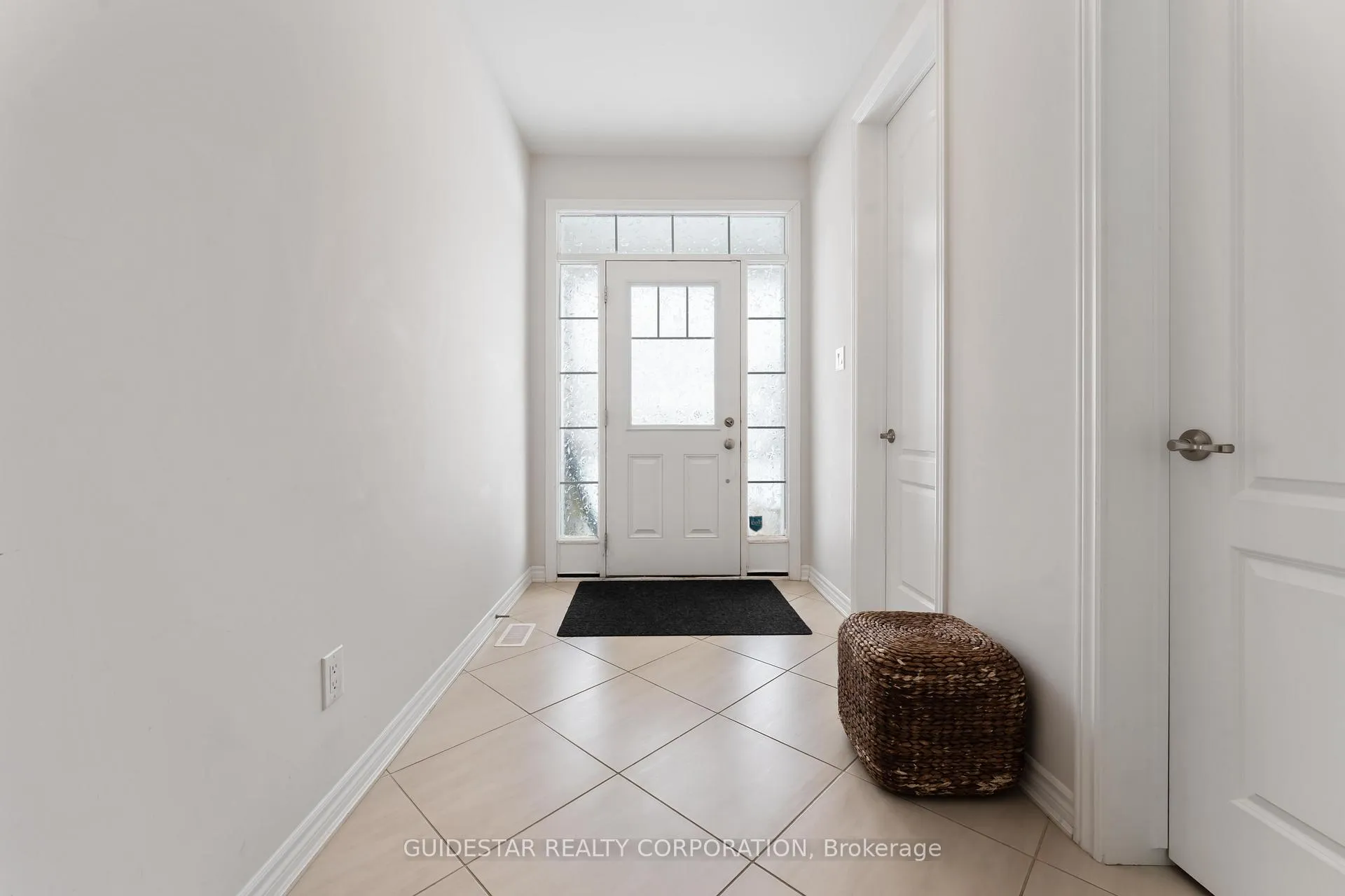 Photo 2 of 30 Oxalis Crescent, Ottawa, Kanata - Emerald Meadows/Trailwest — HOMEH