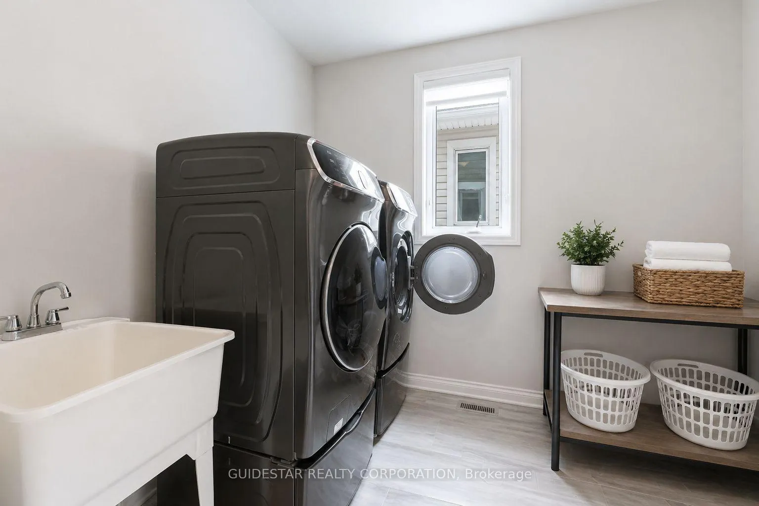 Photo 25 of 30 Oxalis Crescent, Ottawa, Kanata - Emerald Meadows/Trailwest — HOMEH