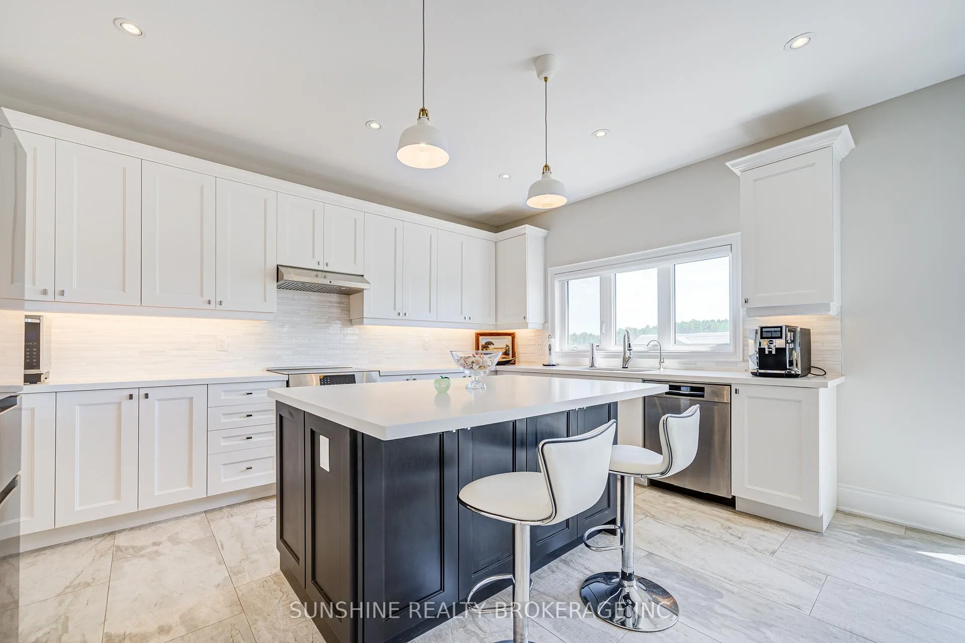 Photo 11 of 1573 Emberton Way, Innisfil, Alcona — HOMEH
