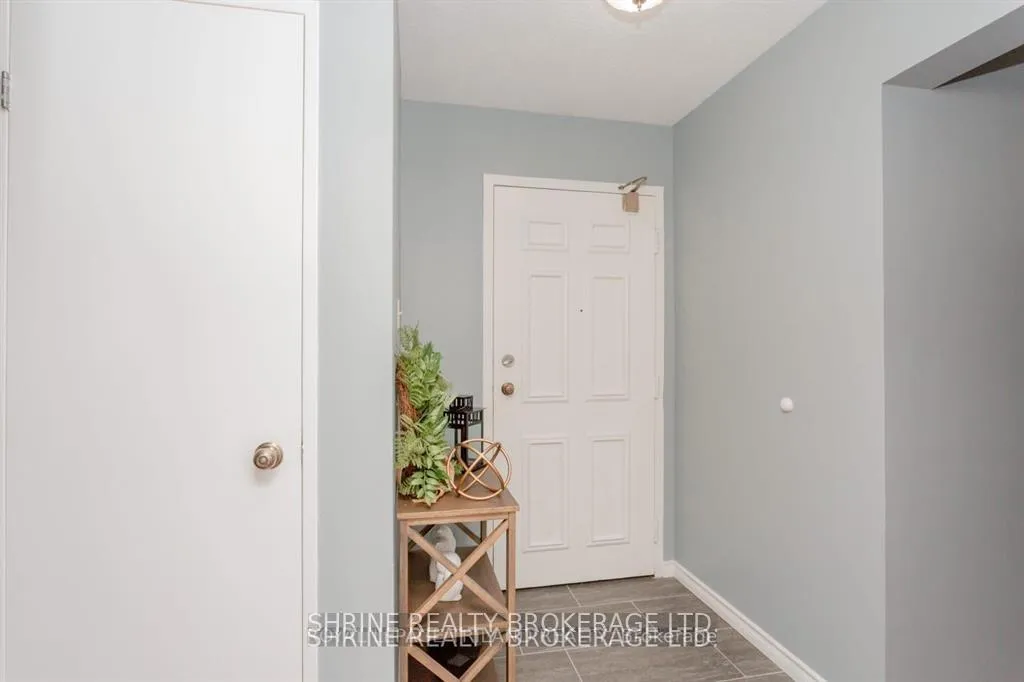 Photo 5 of Unit 803, 600 Grenfell Drive, London, North C — HOMEH