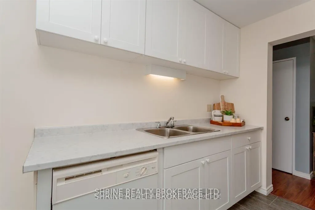 Photo 15 of Unit 803, 600 Grenfell Drive, London, North C — HOMEH