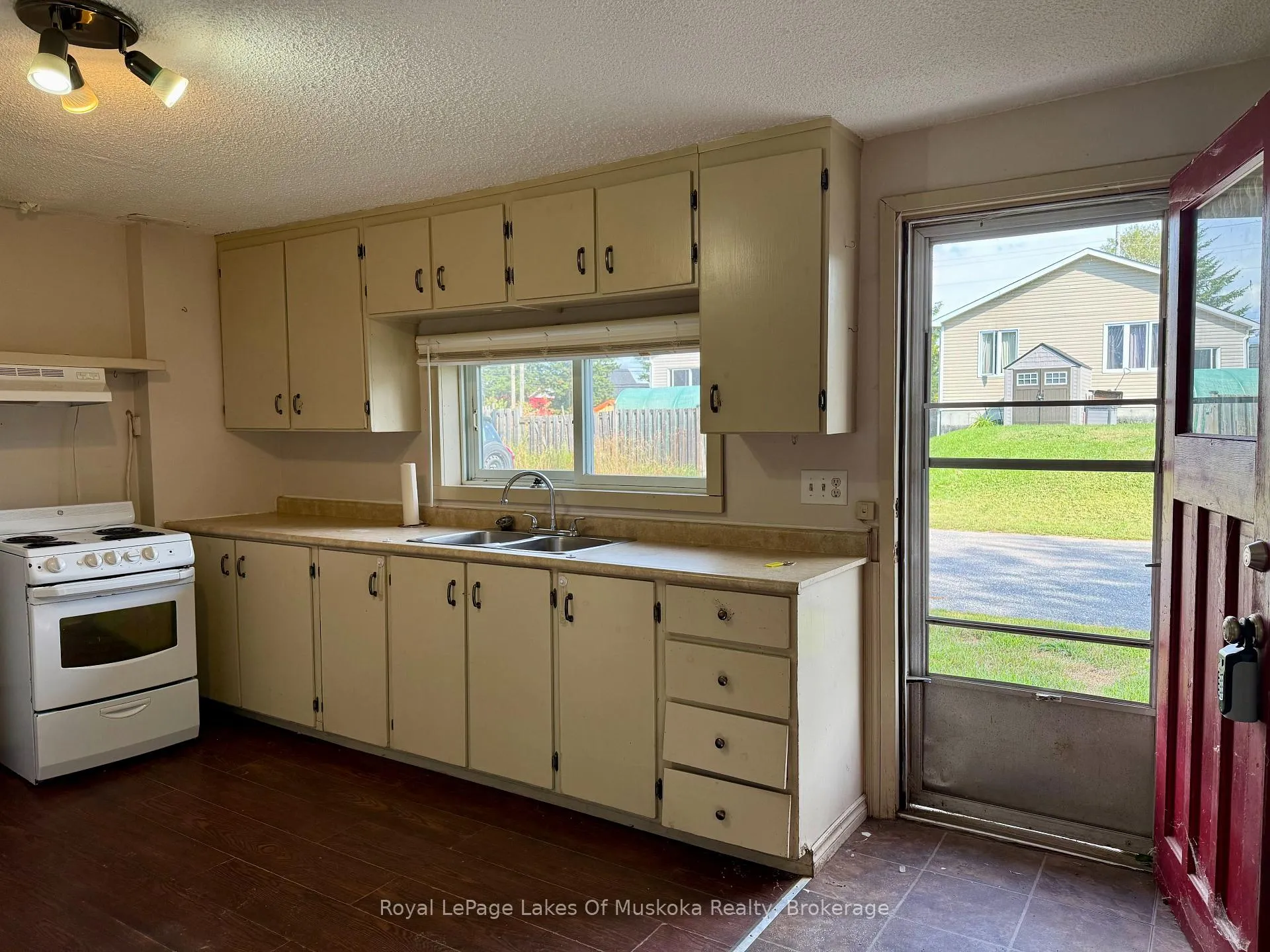 Photo 2 of 16 Barbara Street, Perry, Novar — HOMEH