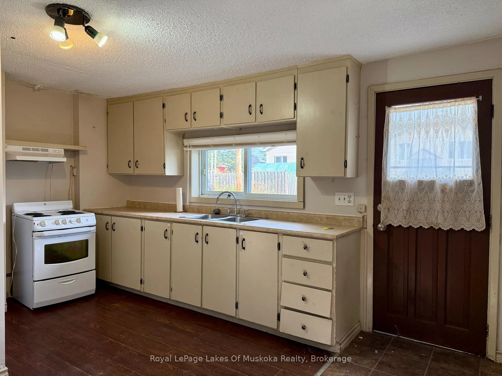 Photo 3 of 16 Barbara Street, Perry, Novar — HOMEH
