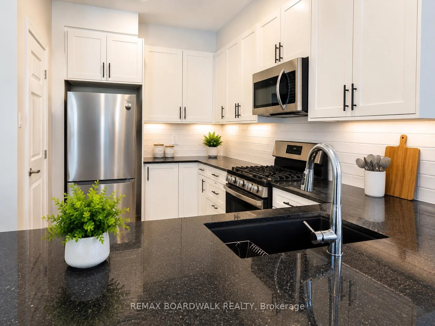 Photo 5 of 83 Ryan Reynolds Way, Ottawa, Avalon West — HOMEH