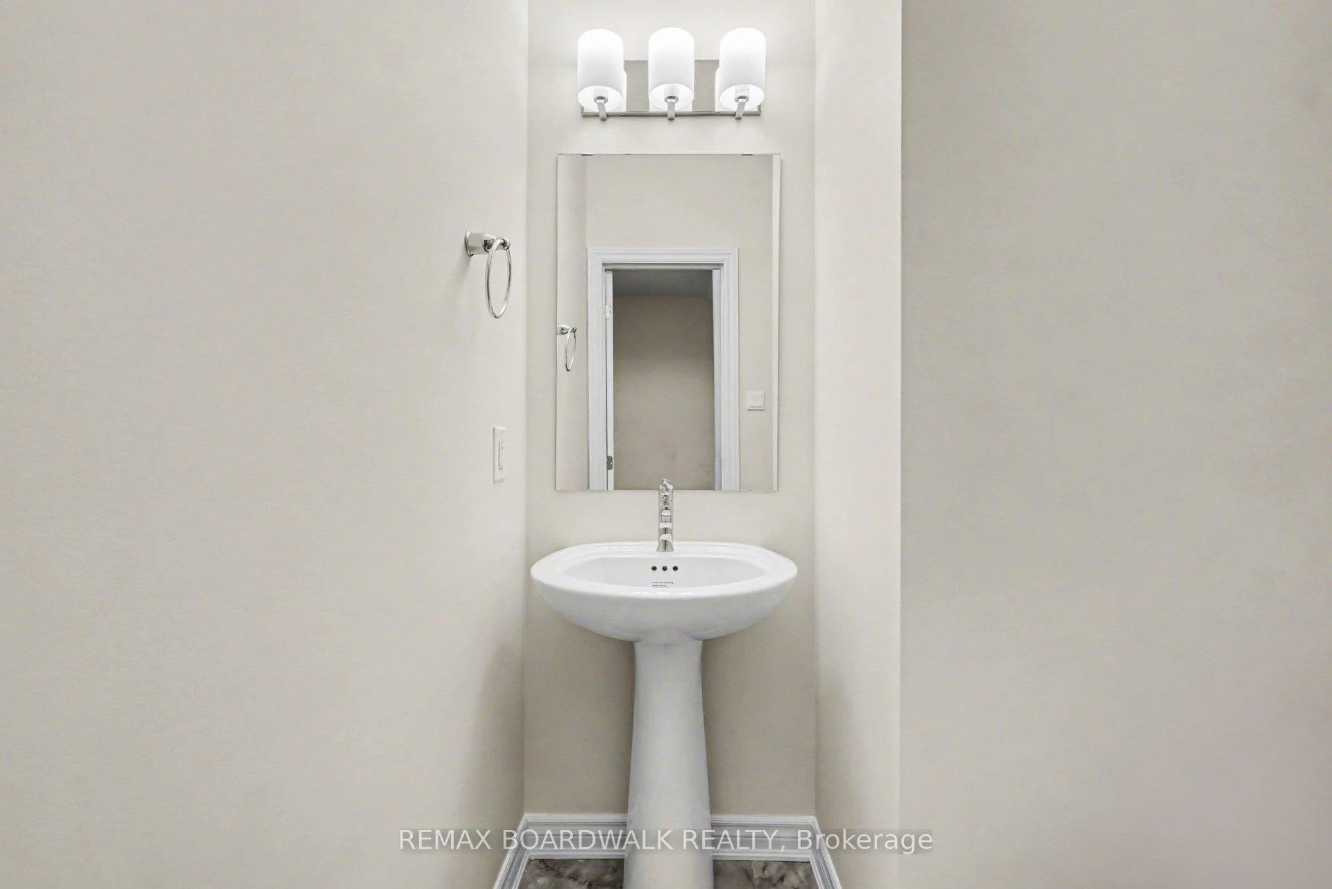 Photo 10 of 83 Ryan Reynolds Way, Ottawa, Avalon West — HOMEH