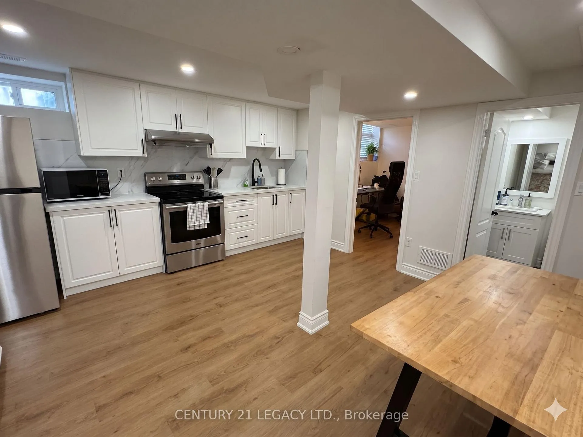 Front of Unit Bsmt, 5 Haida Square
