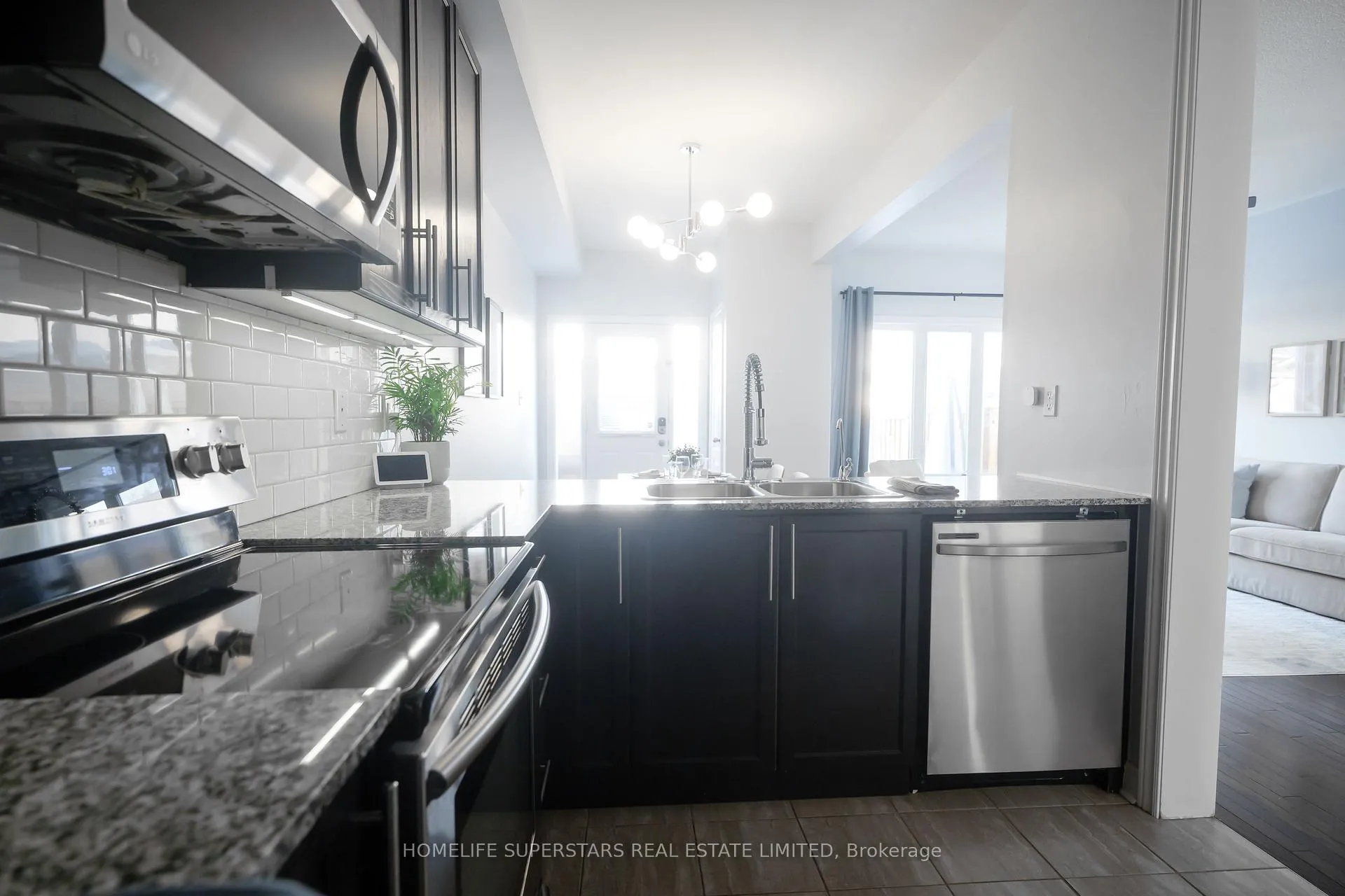 Photo 6 of 2555 Canadian Street, Pickering, Duffin Heights — HOMEH