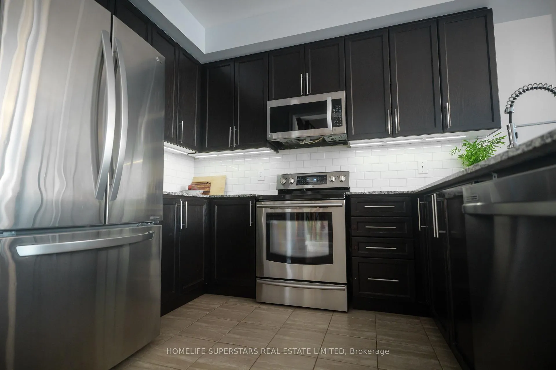 Photo 7 of 2555 Canadian Street, Pickering, Duffin Heights — HOMEH