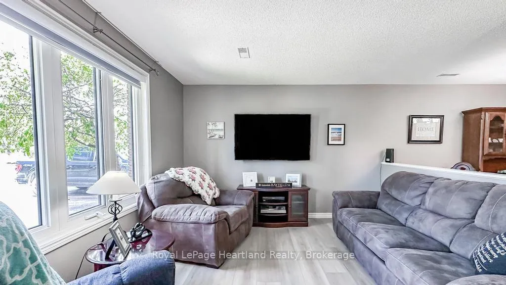 Photo 5 of 4 Ducharme Crescent, Bluewater, Bayfield — HOMEH