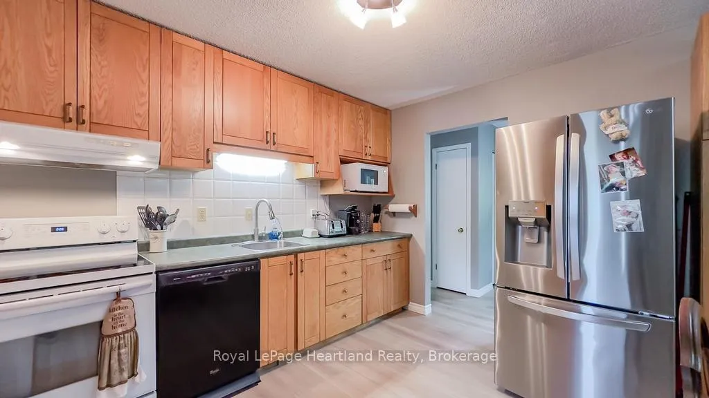 Photo 10 of 4 Ducharme Crescent, Bluewater, Bayfield — HOMEH