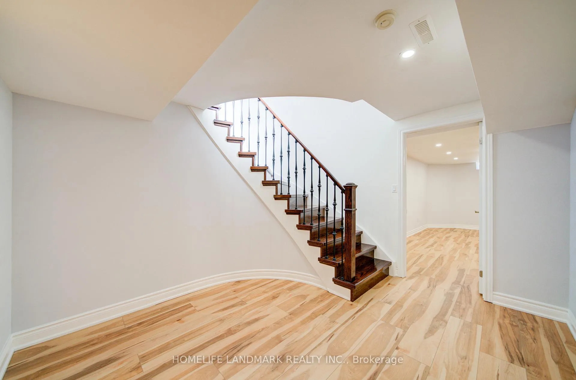 Photo 38 of 282 Manhattan Drive, Markham, Markville — HOMEH