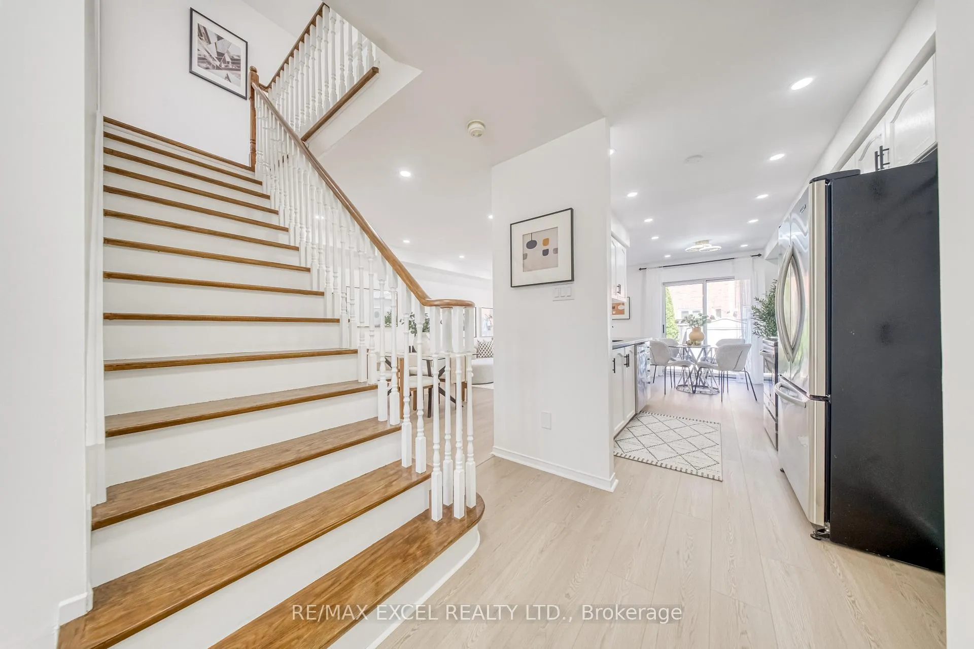 Photo 4 of 114 Michelle Drive, Vaughan, East Woodbridge — HOMEH