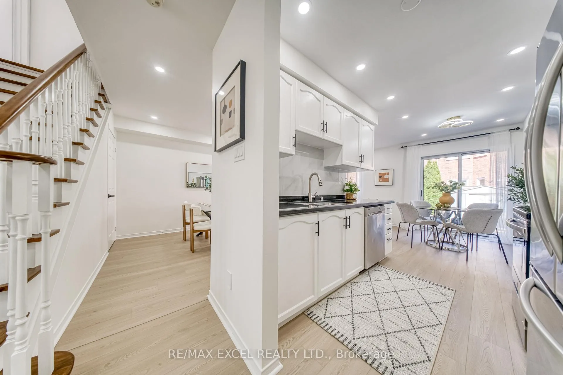 Photo 5 of 114 Michelle Drive, Vaughan, East Woodbridge — HOMEH